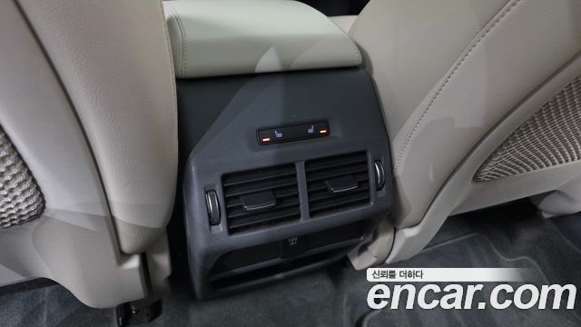 Jaguar E-PACE 2018 — photo 18