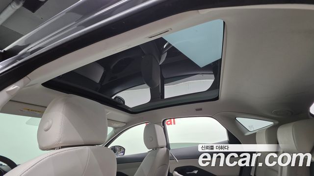 Jaguar E-PACE 2018 — photo 19