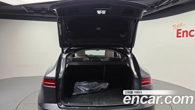 Jaguar E-PACE 2018 — photo 20