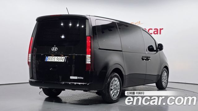 Hyundai Staria 2025 — photo 2