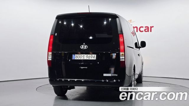 Hyundai Staria 2025 — photo 4