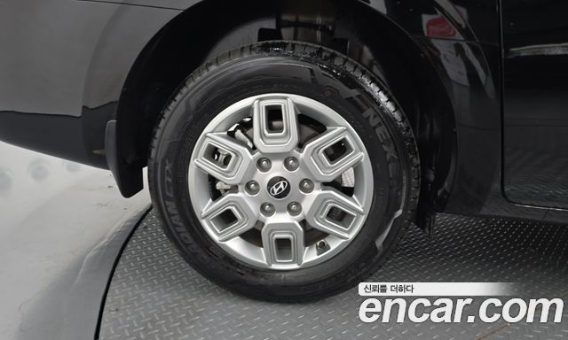 Hyundai Staria 2025 — photo 5