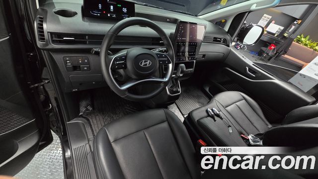 Hyundai Staria 2025 — photo 10