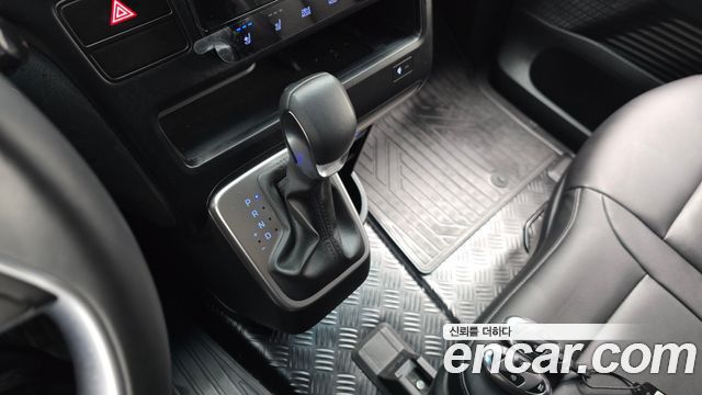 Hyundai Staria 2025 — photo 12