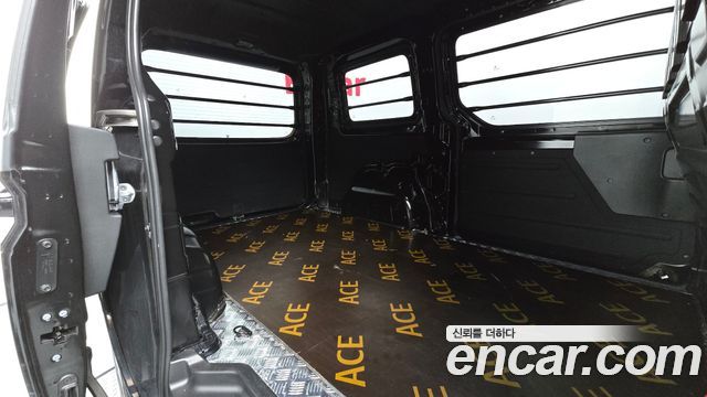 Hyundai Staria 2025 — photo 17