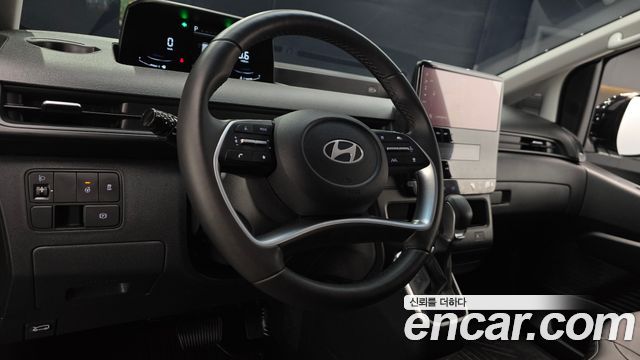 Hyundai Staria 2025 — photo 18