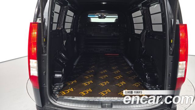 Hyundai Staria 2025 — photo 25