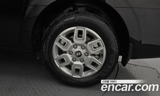 Hyundai Staria 2025 — photo 7