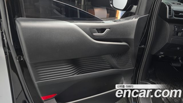 Hyundai Staria 2025 — photo 14