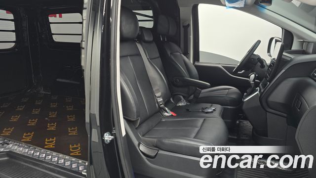 Hyundai Staria 2025 — photo 16