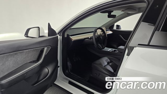 Tesla Model Y 2022 — photo 13