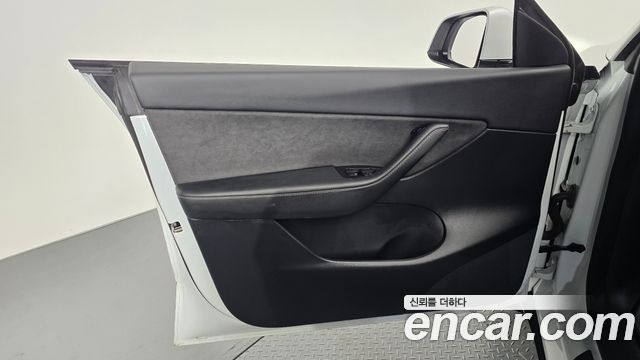 Tesla Model Y 2022 — photo 14
