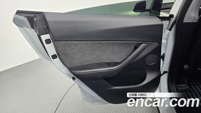 Tesla Model Y 2022 — photo 15