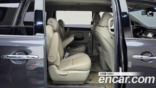 Kia Canival 2020 — photo 17