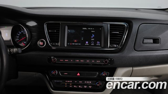 Kia Canival 2020 — photo 19