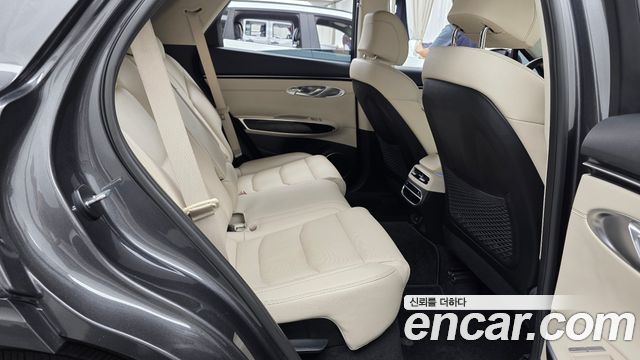 Genesis GV70 2022 — photo 17