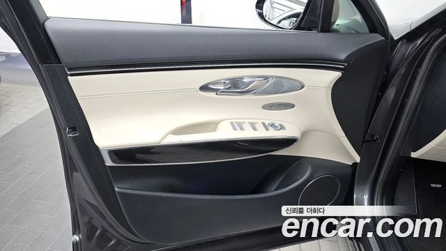 Genesis GV70 2022 — photo 14