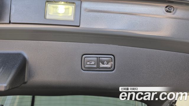 Genesis GV70 2022 — photo 30