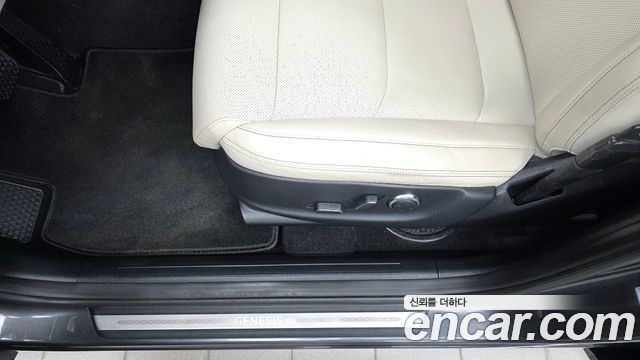 Genesis GV70 2022 — photo 31