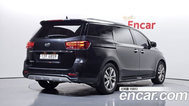 Kia Canival 2019 — photo 2