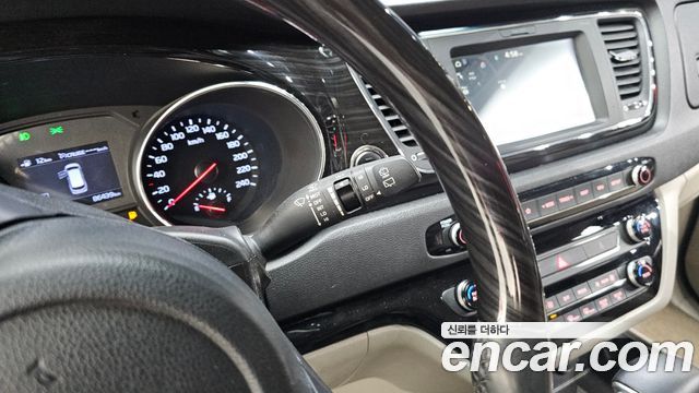Kia Canival 2019 — photo 26