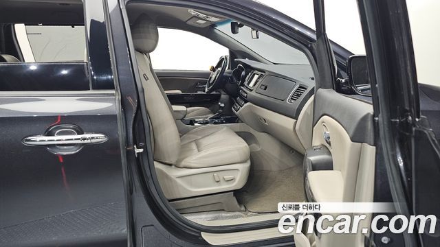 Kia Canival 2019 — photo 16