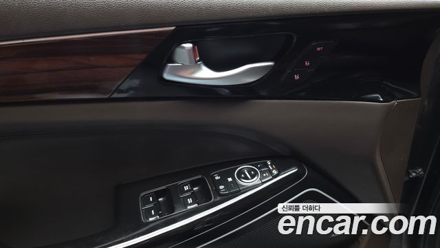 Kia K7 2017 — photo 28