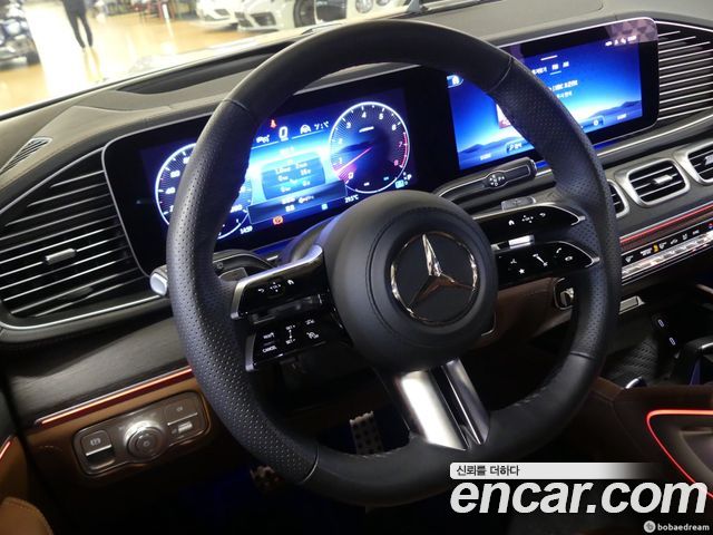 Mercedes-Benz GLS-Class 2025 — photo 12