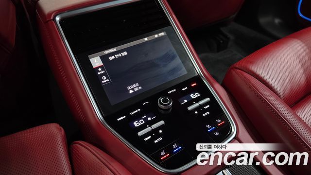 Porsche Panamera 2018 — photo 24
