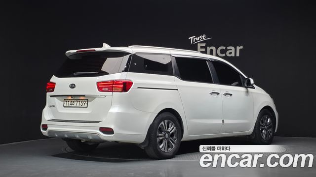 Kia Canival 2019 — photo 2