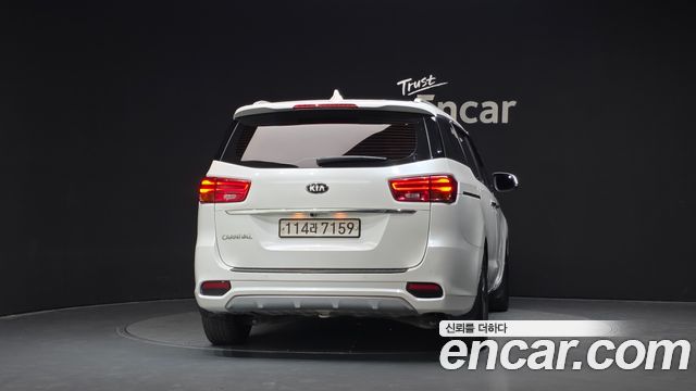 Kia Canival 2019 — photo 4