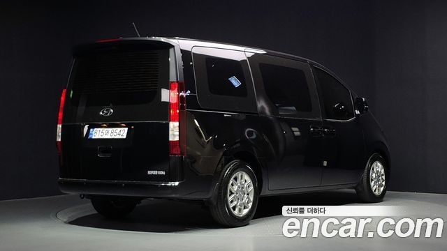 Hyundai Staria 2023 — photo 2