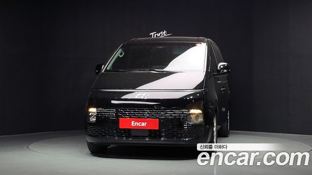 Hyundai Staria 2023 — photo 3