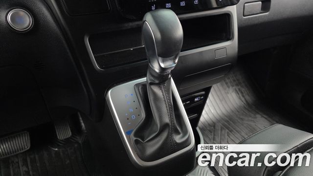Hyundai Staria 2023 — photo 12