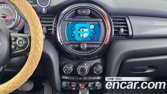 Mini Cooper 2019 — photo 24