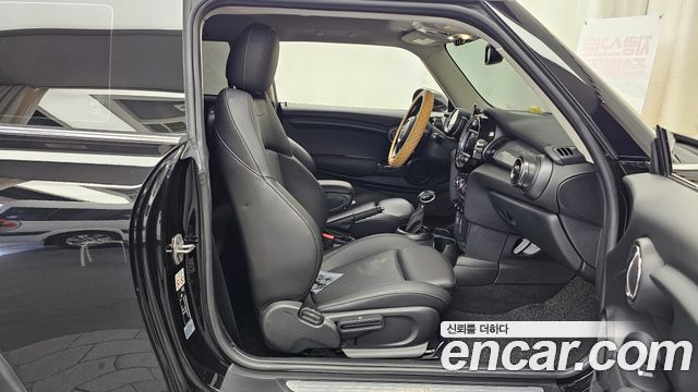 Mini Cooper 2019 — photo 16