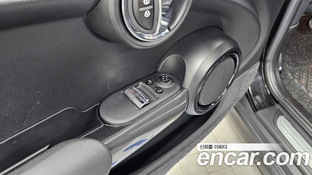 Mini Cooper 2019 — photo 29