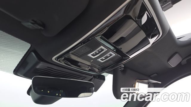 Land Rover Range Rover Velar 2021 — photo 26