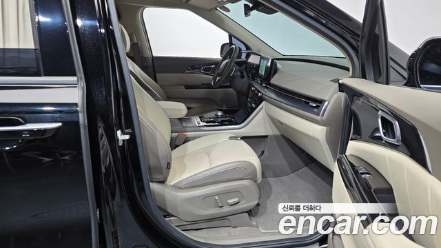 Kia Canival 2023 — photo 16