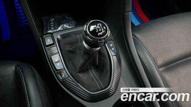 Hyundai Veloster 2019 — photo 12