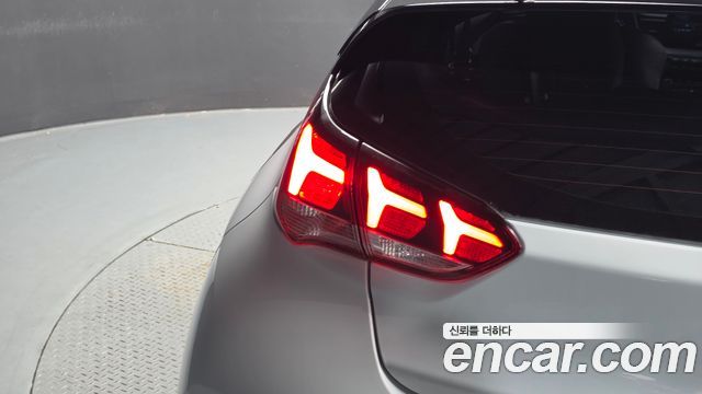 Hyundai Veloster 2019 — photo 9