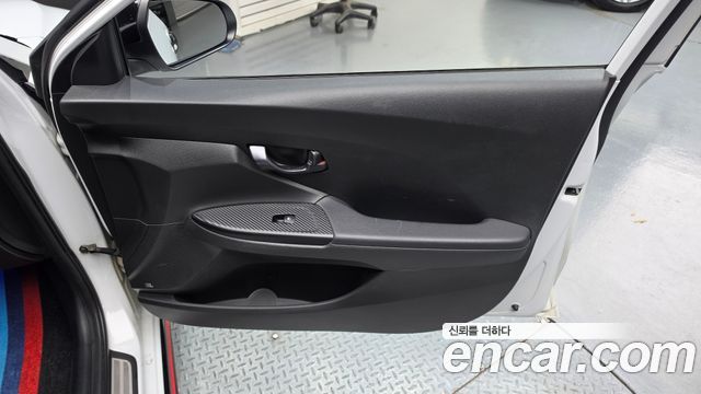 Hyundai Veloster 2019 — photo 14