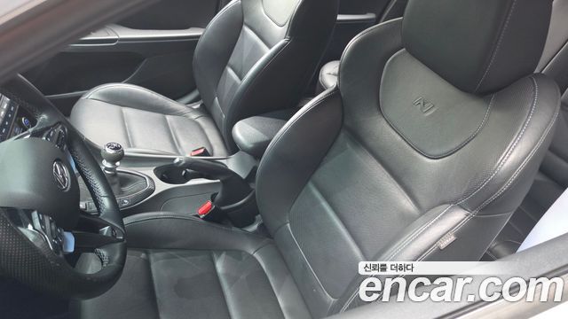Hyundai Veloster 2019 — photo 28