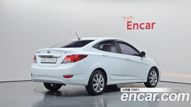 Hyundai Accent 2011 — photo 2