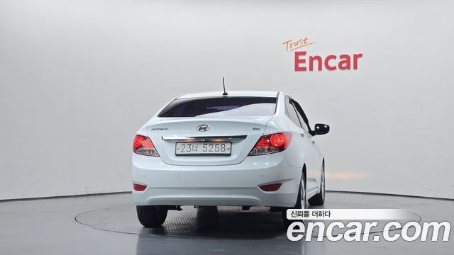 Hyundai Accent 2011 — photo 4