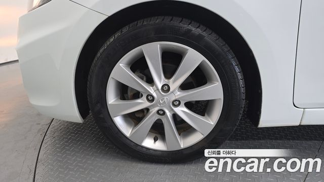 Hyundai Accent 2011 — photo 5