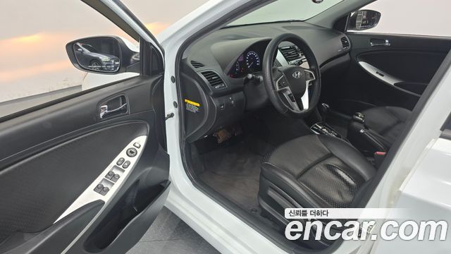 Hyundai Accent 2011 — photo 10