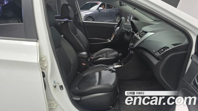 Hyundai Accent 2011 — photo 11