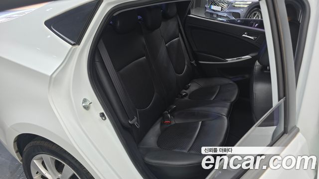 Hyundai Accent 2011 — photo 12