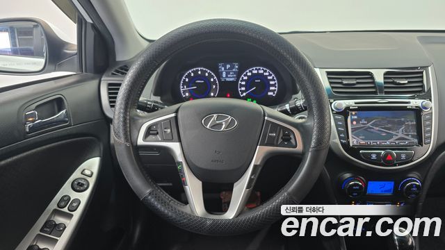 Hyundai Accent 2011 — photo 13
